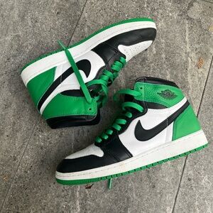 Air Jordan 1 Retro High OG ‘Lucky
Green’